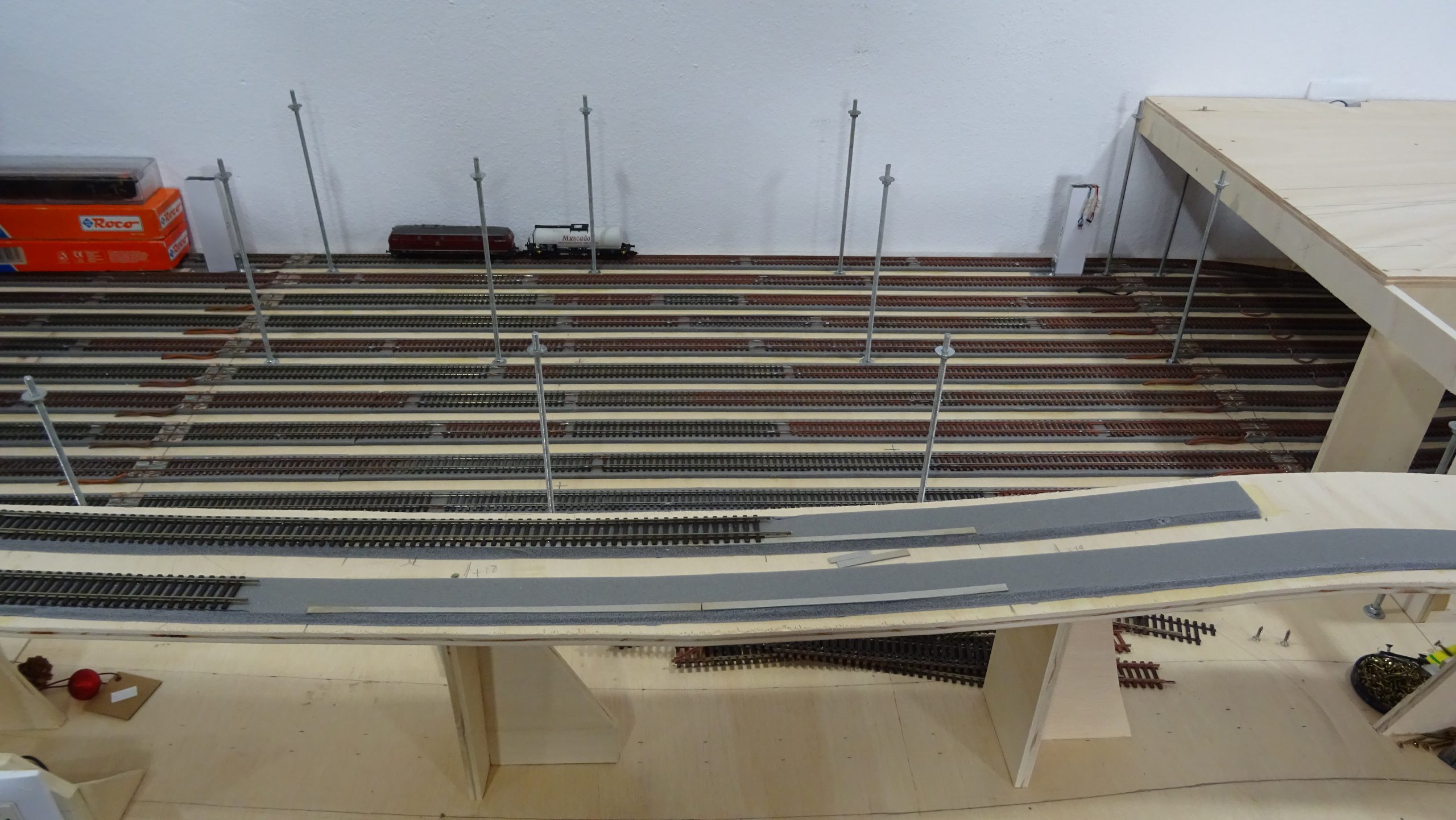Estructura de la parte superior del modulo 1 de la maqueta de trenes