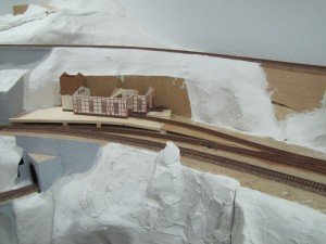 Zona estación serrería en maqueta de trenes