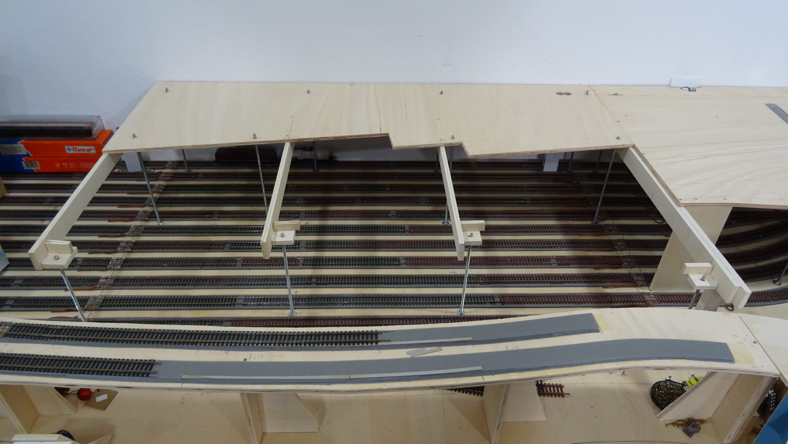 Estructura de la parte superior del modulo 1 de la maqueta de trenes