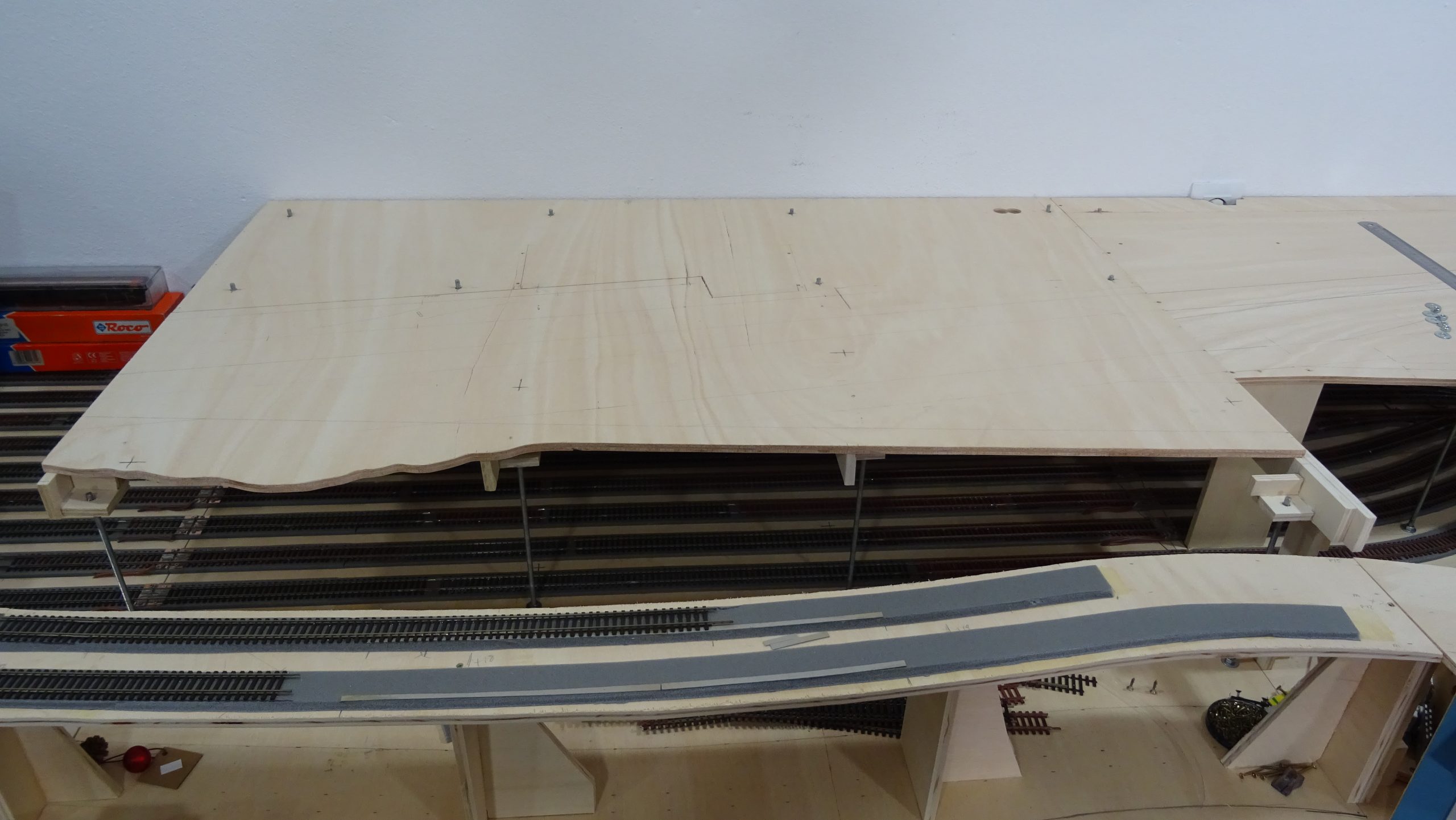 Estructura de la parte superior del modulo 1 de la maqueta de trenes