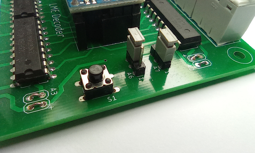 Decoder DCC para desvíos y semáforos