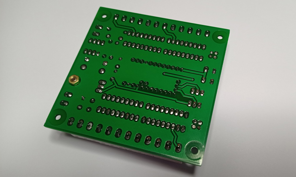 Decoder DCC para desvíos y semáforos