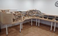 Maqueta de trenes en construcción